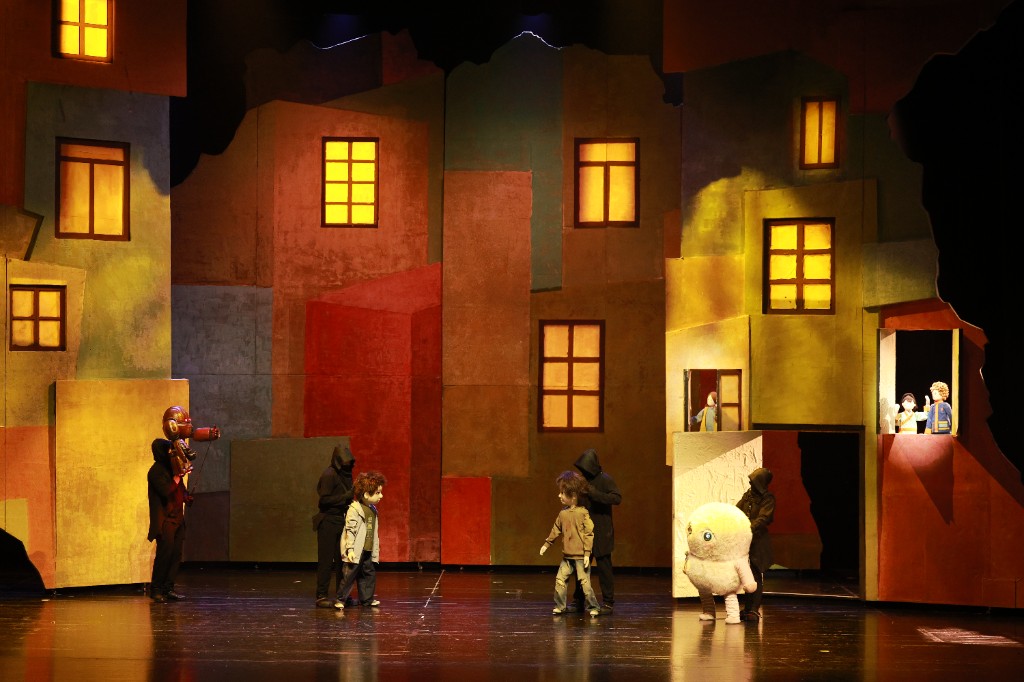 剧照 · 光与体量